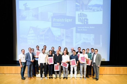 Hehl Tenne Vorarlberger Holzbaupreis 2019 Preisträger auf Bühne OEOOO Architektur